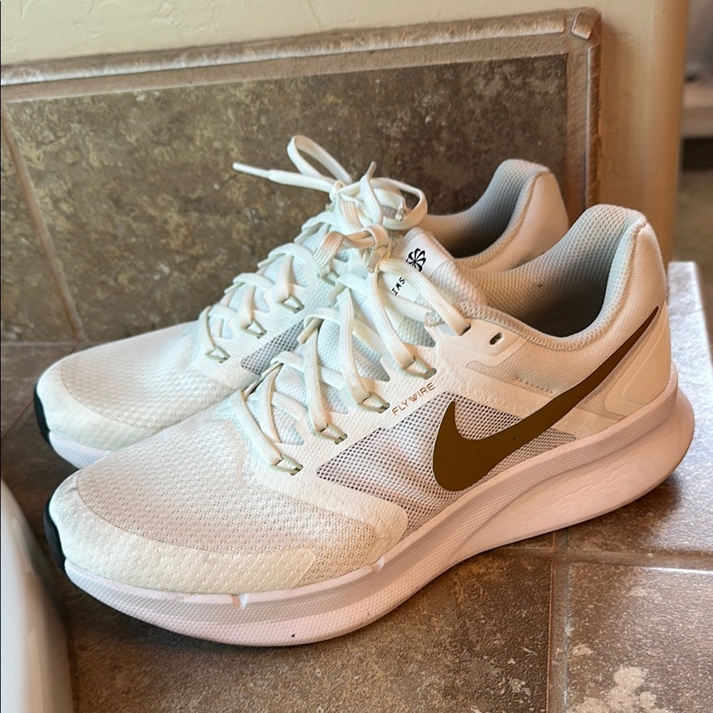 Nike Swift 3 Flywire Women’s size 8